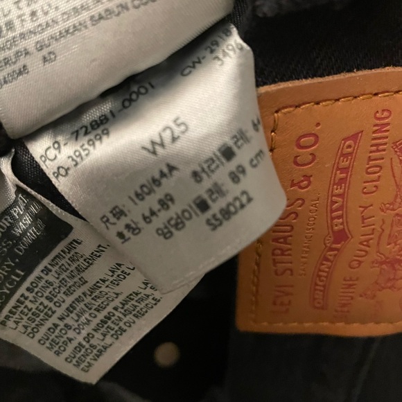 Levis Black Shorts - Picture 2 of 3